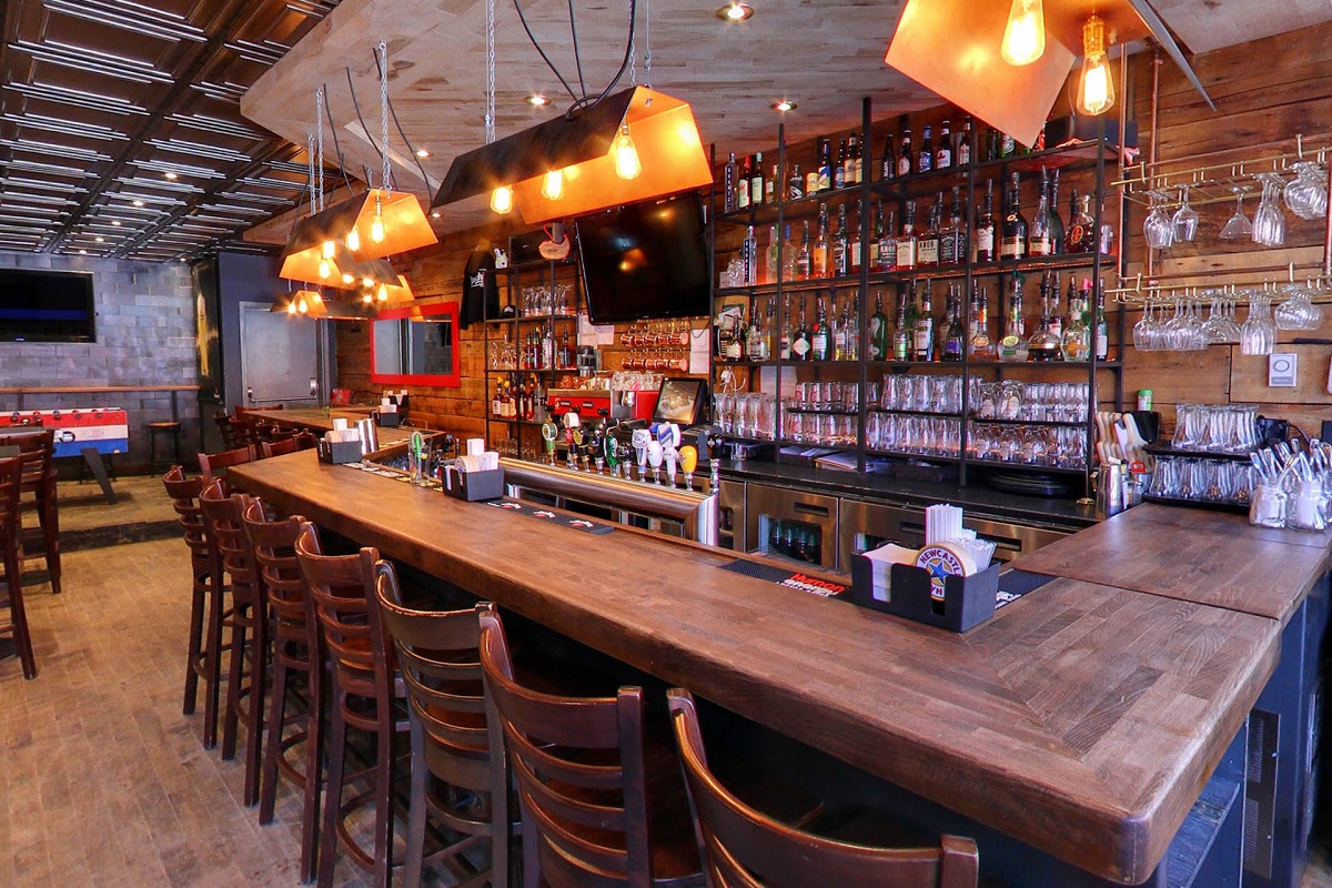 Située en plein cœur du PlateauMontRoyal, la taverne Les Torchés est