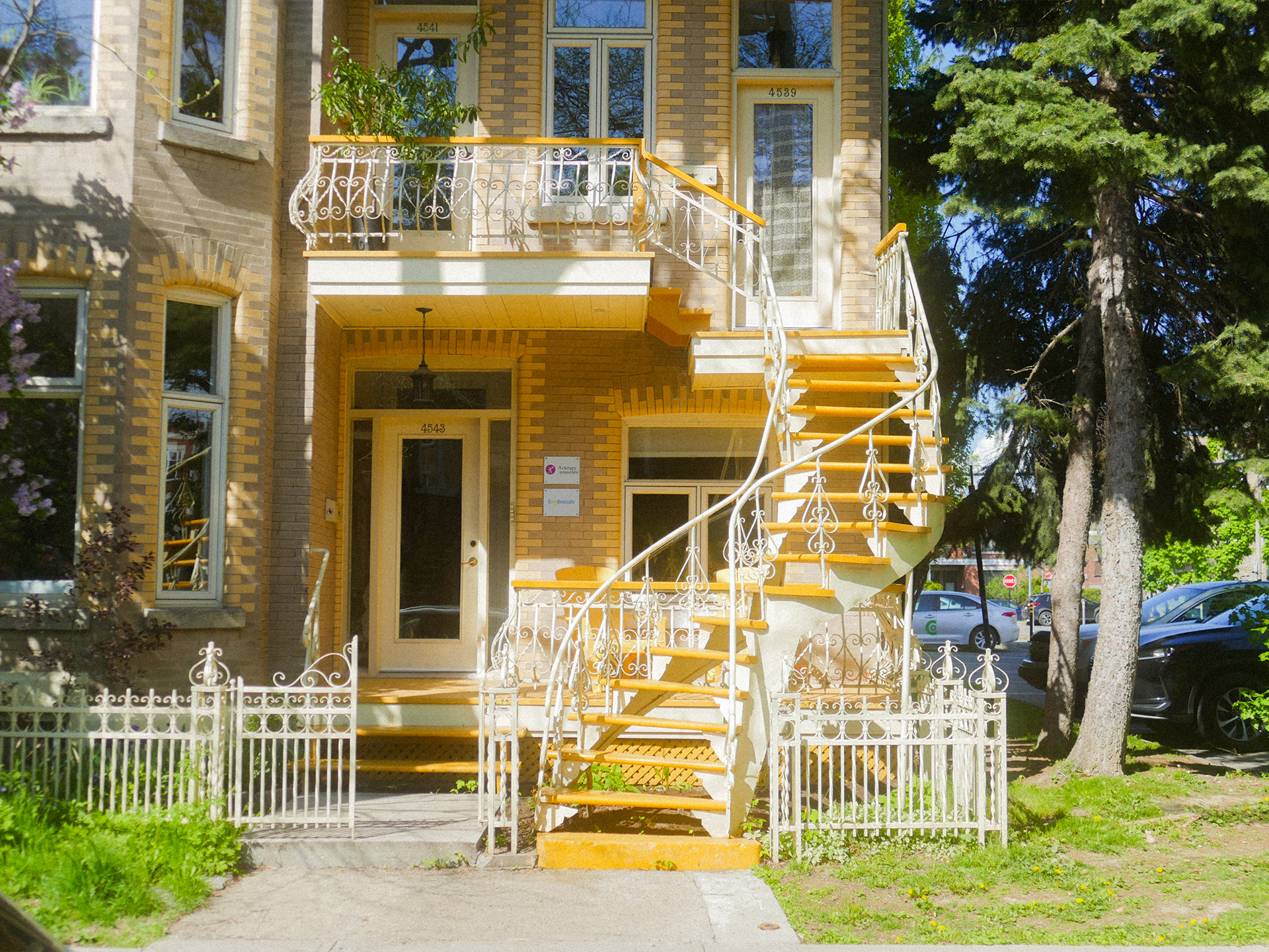 Escaliers Extérieurs : L'Identité Visuelle Unique du Plateau Mont-Royal
