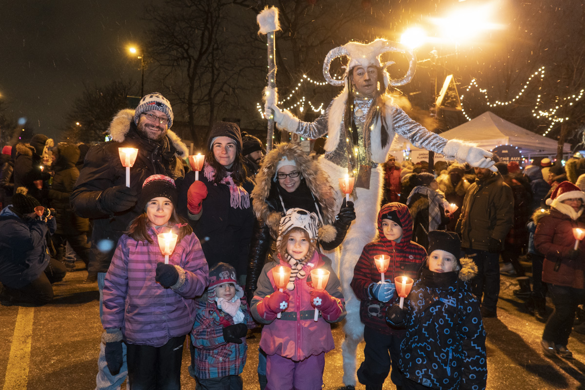 Noël sur l’Avenue du Mont-Royal et sa Marche de Noël aux flambeaux : enchantement et chaleur humaine !