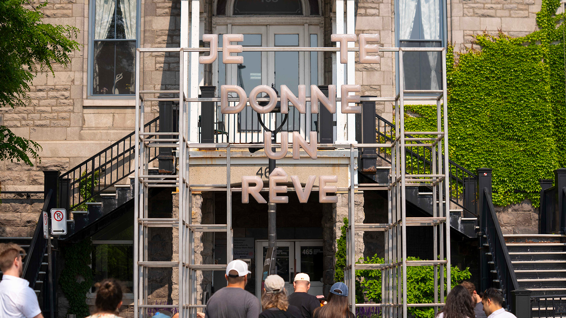 Installation Rêve profond, L’IA sur l’avenue du Mont-Royal