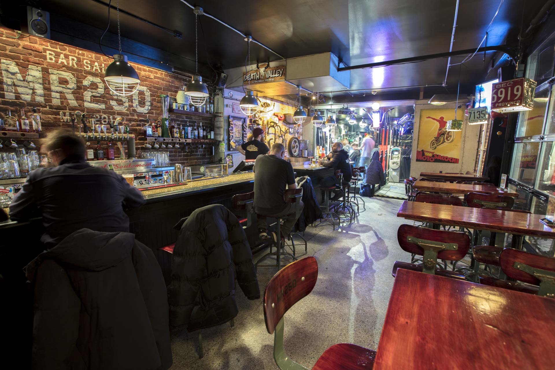 MR250 bar salon
